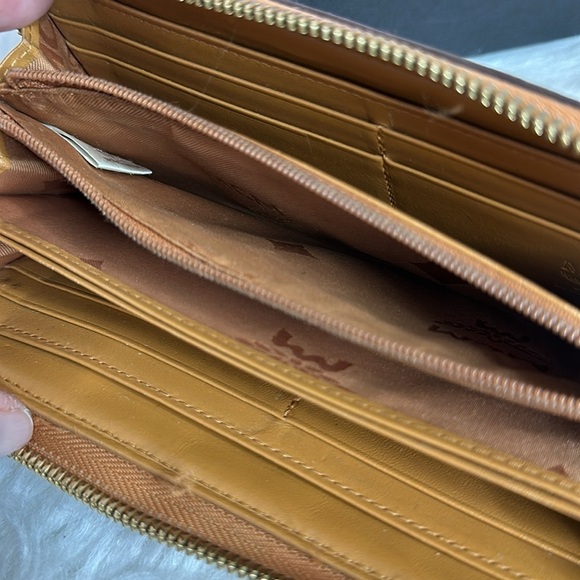 💯Authentic MCM long Wallet 🍀 - Picture 7 of 13